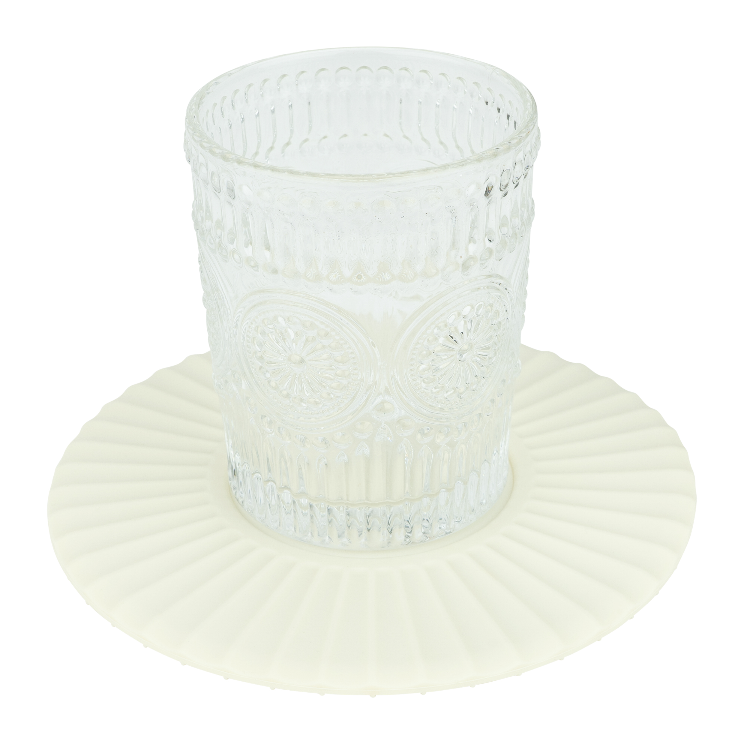 glas met witte onderzetter