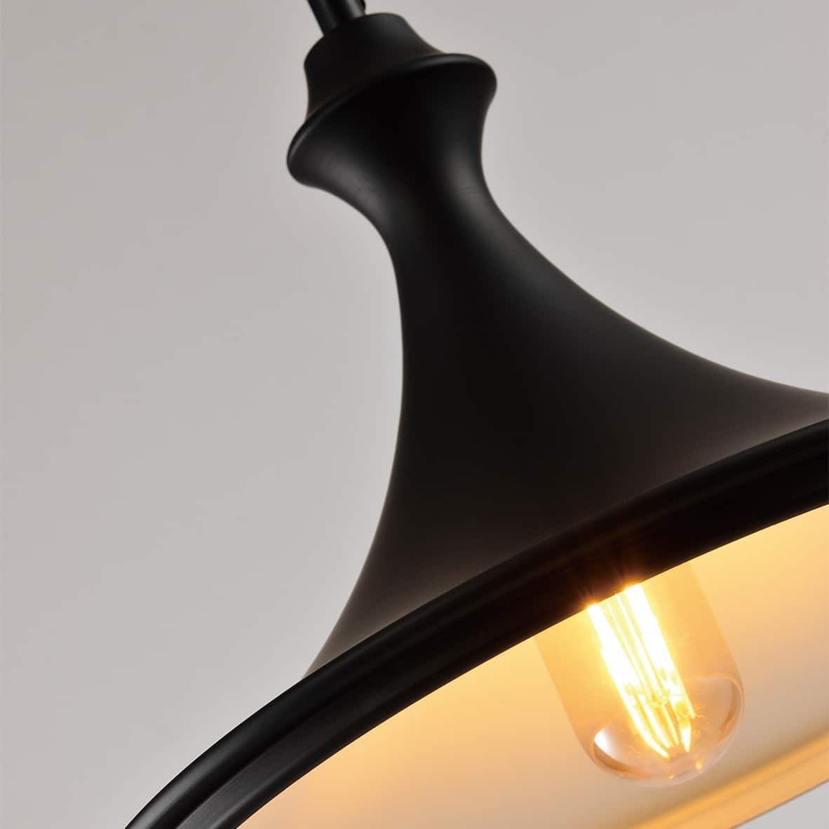 Zwarte verlichting van QUIVO met hoed vormig design