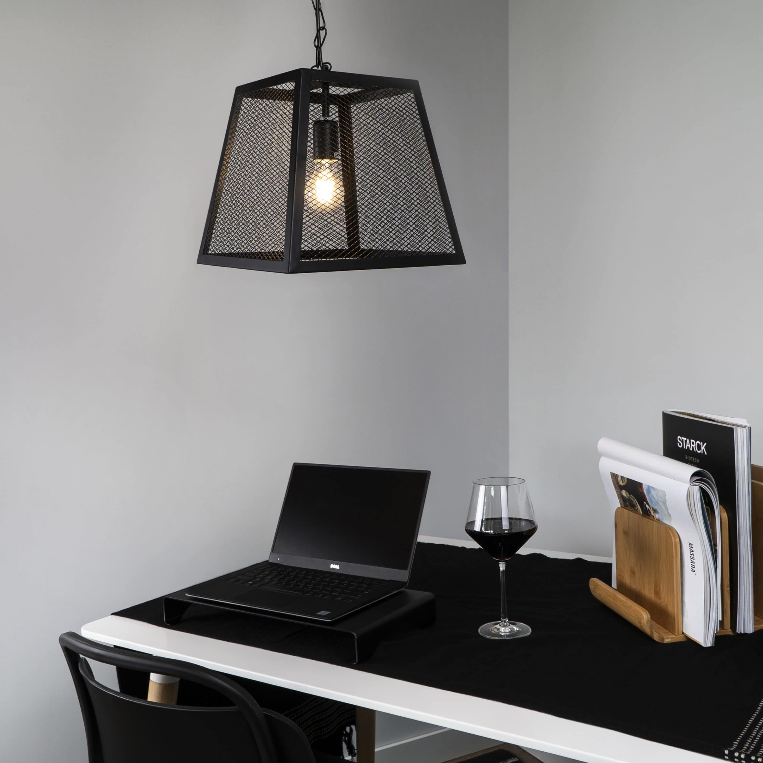 Zwarte draadstaal lamp met vierkante kooi