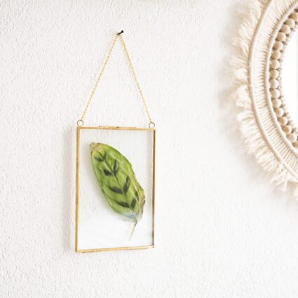 Gouden lijst met foto en ketting